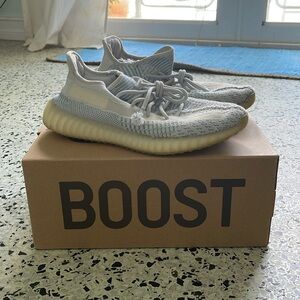 Yeezy 350 v2 Boost cloud white